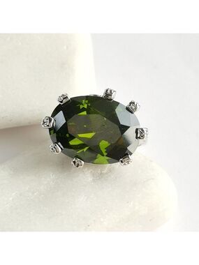 Green CZ Cocktail ring sz 7